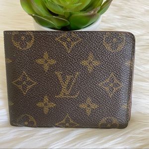 Louis Vuitton Mens LV wallet